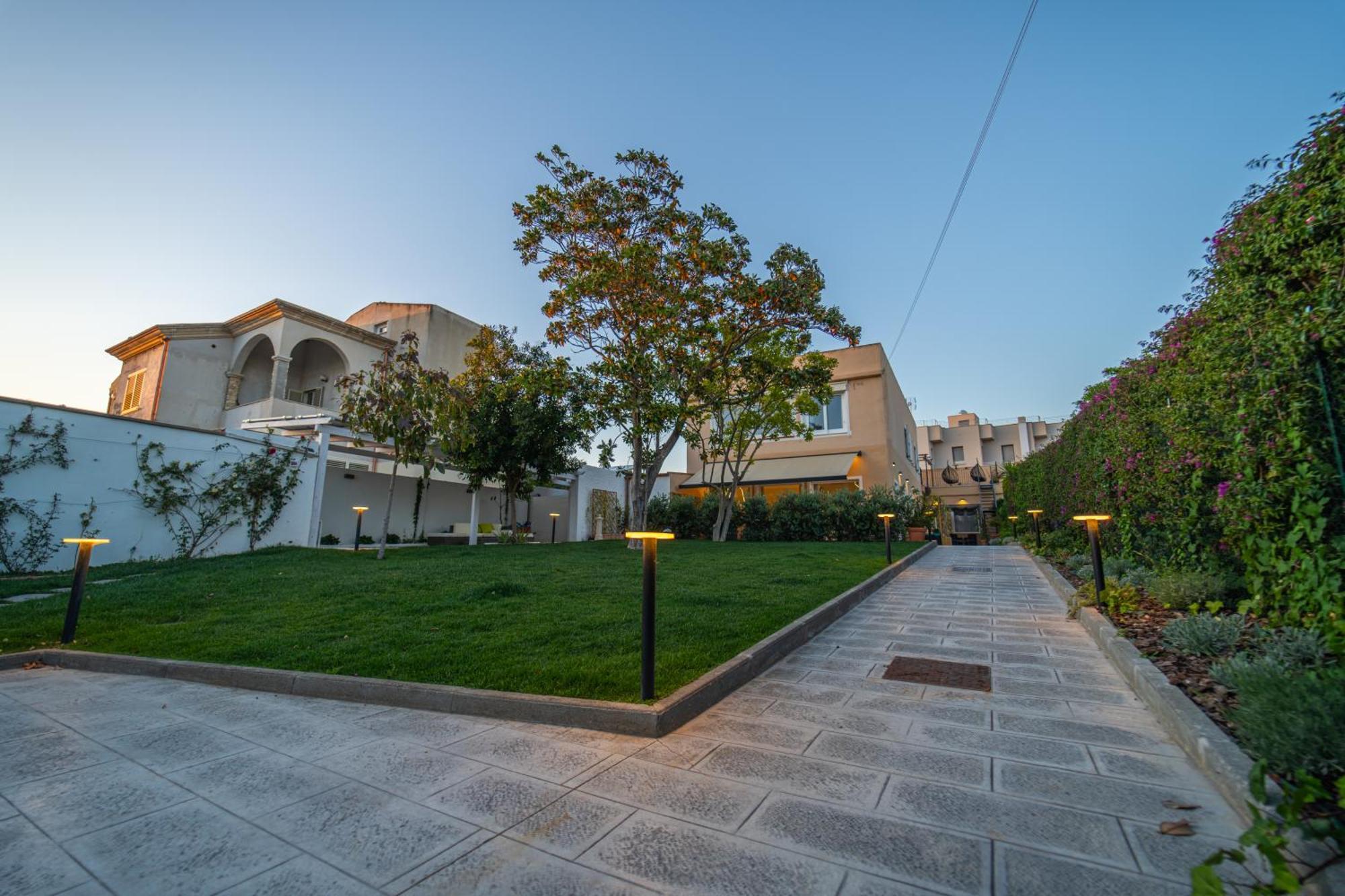 Paquja Aparthotel Quartu Sant'Elena Exterior photo